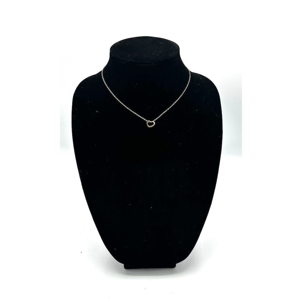 Elegant Gold Toned Heart Pendant Necklace Delicate Chain Secure Closure